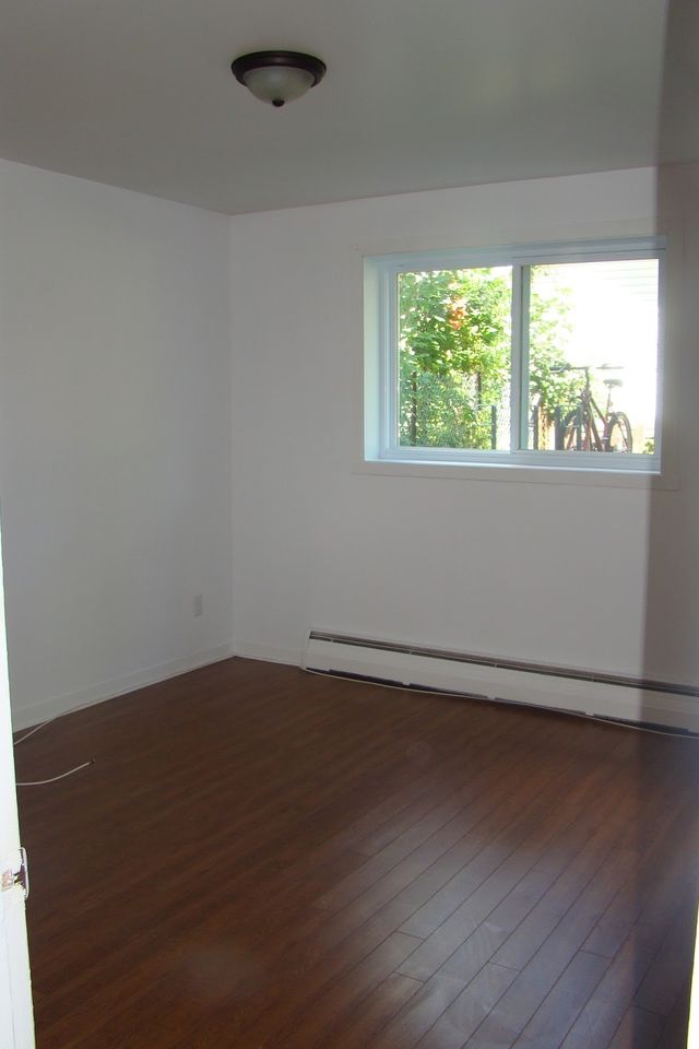 Beau grand 4 1/2, rue Drouin, WIFI Locations longue durée Ville de