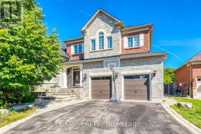 **Private Court Location in Sought After Fairway Hills Neighborhood. This Home Offers Stunning Panor...