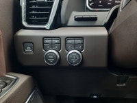 Engine: Duramax 6.6L Turbo-Diesel V8 B20-Diesel compatible L/100Km City: 0.0 L/100Km Hwy: 0.0 Safety... (image 9)