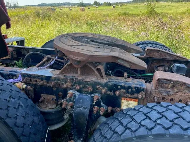 5th WHEELS HOLLAND YOST FONTAINE SOME WITH SLIDES in Heavy Equipment Parts & Accessories in Edmonton - Image 9