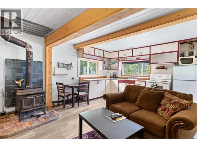 1750 Highway 23 South Highway S Revelstoke, British Columbia in Houses for Sale in Revelstoke - Image 18