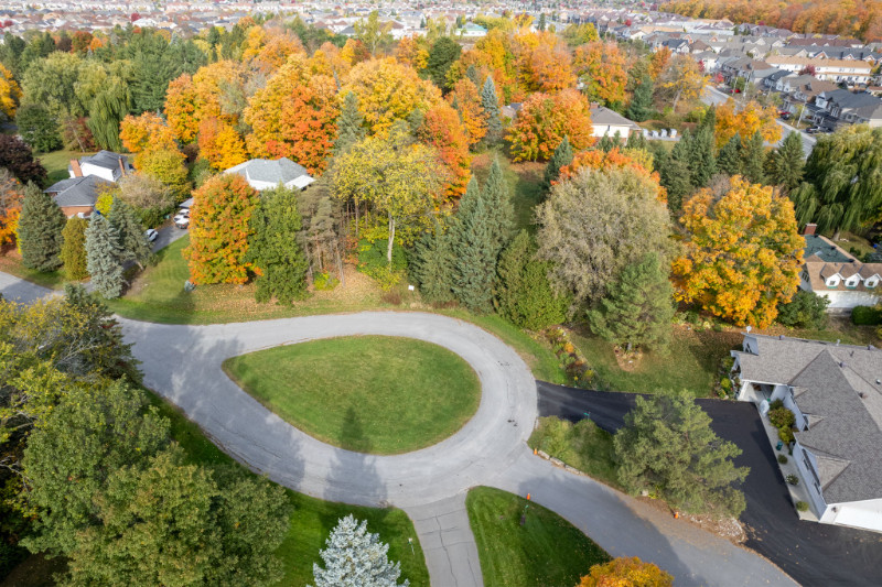 Massive Lot on very quiet and popular Howard Court ! Serviced in Land for Sale in Ottawa