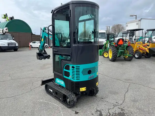 2024 agt Industrial Green QH13R Mini Excavator 420CC Gas Engine  in Heavy Equipment in Richmond - Image 5