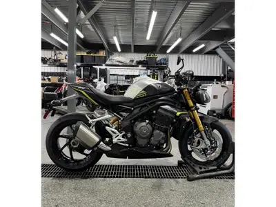 2026 Triumph SPEED TRIPLE 1200 RS Triumph SPEED TRIPLE 1200 RS 2026 Les photos peuvent être à titre...