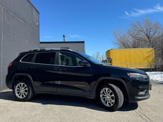 2019 Jeep cherokee awd- we finance in Cars & Trucks in City of Toronto - Image 3