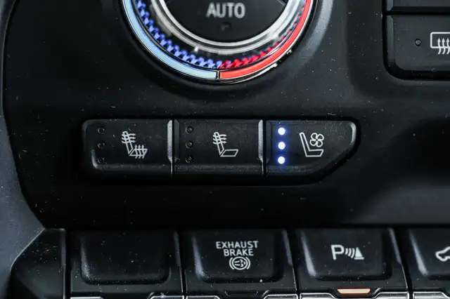 2020 GMC Sierra 2500HD AT4 AWD * Crew Cab * 6.6L V8 Duramax Dies in Cars & Trucks in City of Montréal - Image 32