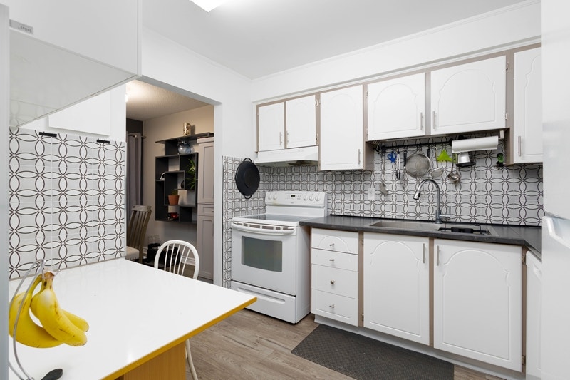 Beautiful 3 Bed, 3 Bath Detached on Home on Chaucer Cres. 4