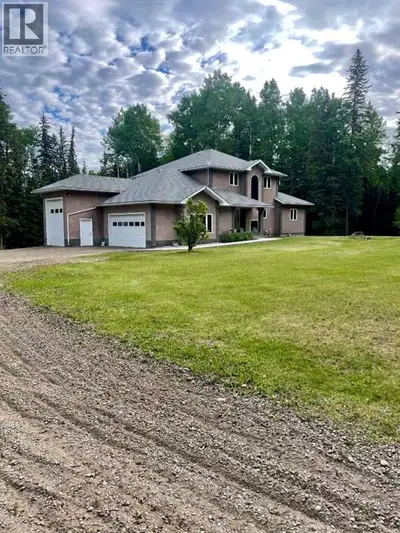Click brochure link for more details** This wonderful private home is on 20 acres located on a dead...