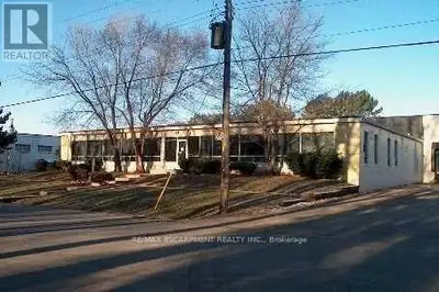 Great ground floor office space with showroom. 1497 sf. Gross Lease of $2595 includes Utilities. Gre...