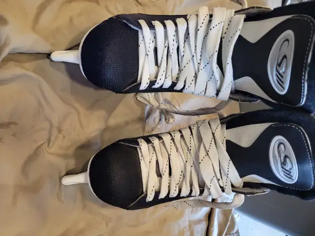 NEW Sher-wood 500 Hockey Skates. Size 7. in Other in Calgary - Image 2