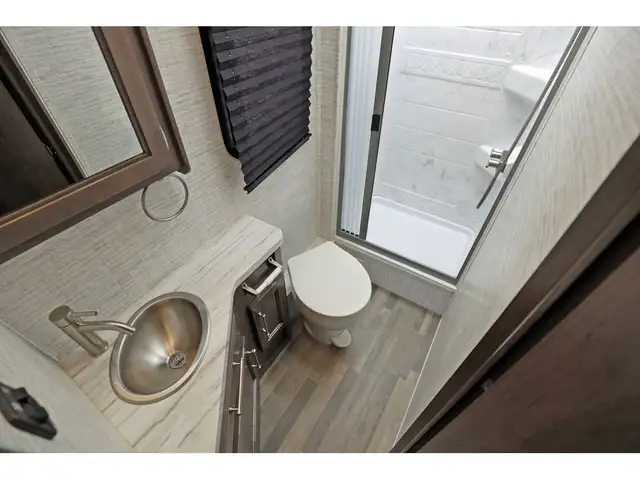 2024 Entegra Coach Qwest SE 24L + Moteur Mercedes Diesel in RVs & Motorhomes in Laval / North Shore - Image 21