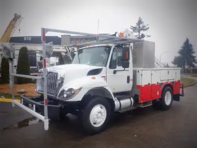 2012 International Workstar 730 Crane Truck 3 Seater Diesel With Air Brakes, 7.6L L6 DIESEL engine 2...