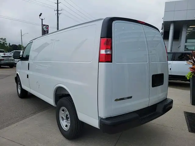 2025 Chevrolet Express 2500 Work Van in Cars & Trucks in Markham / York Region - Image 8