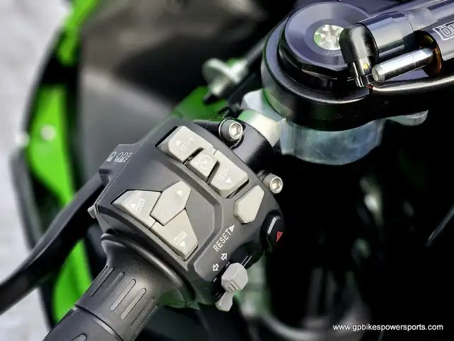 2024 Kawasaki Ninja ZX-10R KRT Edition in Sport Bikes in Oshawa / Durham Region - Image 17