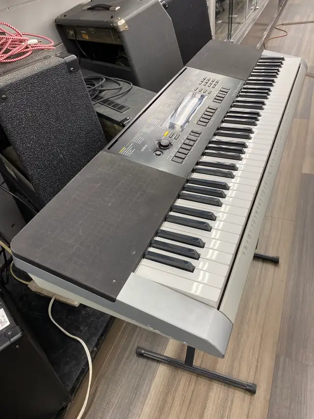 Casio WK-240 76 Keyboard in Pianos & Keyboards in City of Toronto - Image 2