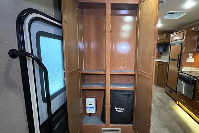 2018 Holiday Rambler Admiral 30U – Pre-Owned Class A Motorhome.  in RVs & Motorhomes in Red Deer - Image 22