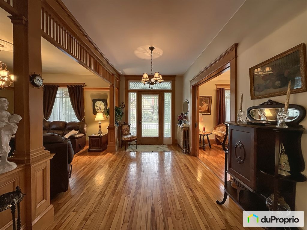 $690,000 - 2 Storey for sale in Ayer's Cliff — photo 3
