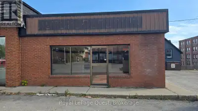 Prime downtown Orillia Commercial space, 980 sq ft retail plus 650 sq ft warehouse and storage, grea...