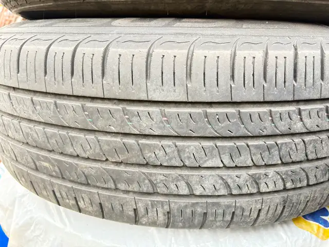 2012 Volvo XC70 aluminum rims and tires, Kumho 225-65-17 in Tires & Rims in Kitchener / Waterloo - Image 6