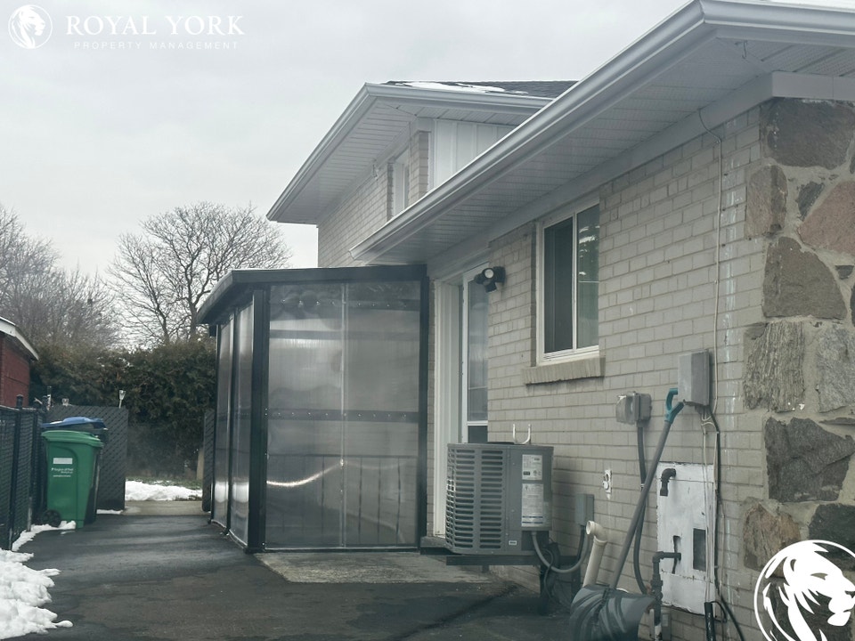 2 BED 1 BATH BASEMENT FOR RENT 67 FLOWERTOWN AVENUE,BRAMPTON Long