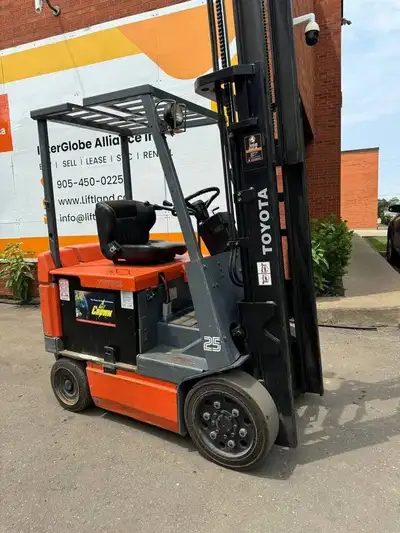 Specifications Year: 2001 Make: Toyota Model: 5FBCU25 SKU: 252272 Type: Electric Forklift Power: Ele...