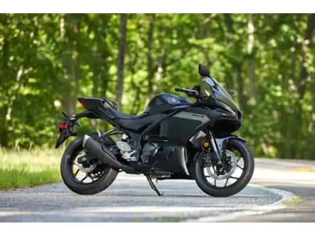 2025 Yamaha YZF-R3 in Sport Bikes in Guelph - Image 8