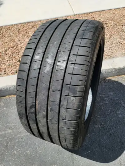 IF U SEE THE AD TIRES STILL FOR SALE 4 staggered 315/35/21 275/40/21 PIRELLI p zero Run Flat tires 9...