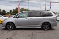 LOW KM SAFETY CERTIFICATION INCLUDED IN THE PRICE The Toyota Sienna SE 8-Passenger Family Ready & Fu... (image 3)