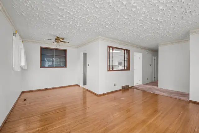 Well Maintained Crescent Heights Bungalow63010224491779122