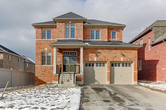 Double Car Garage All Brick House 4 Beds / 3 Baths in Houses for Sale in Markham / York Region