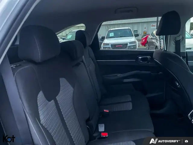 2023 KIA Sorento LX+ AWD for sale in Cars & Trucks in Kelowna - Image 17