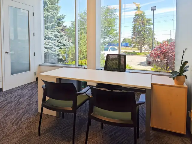 Office space for rent for 2 persons in Glen Abbey in Commercial & Office Space for Rent in Oakville / Halton Region - Image 2