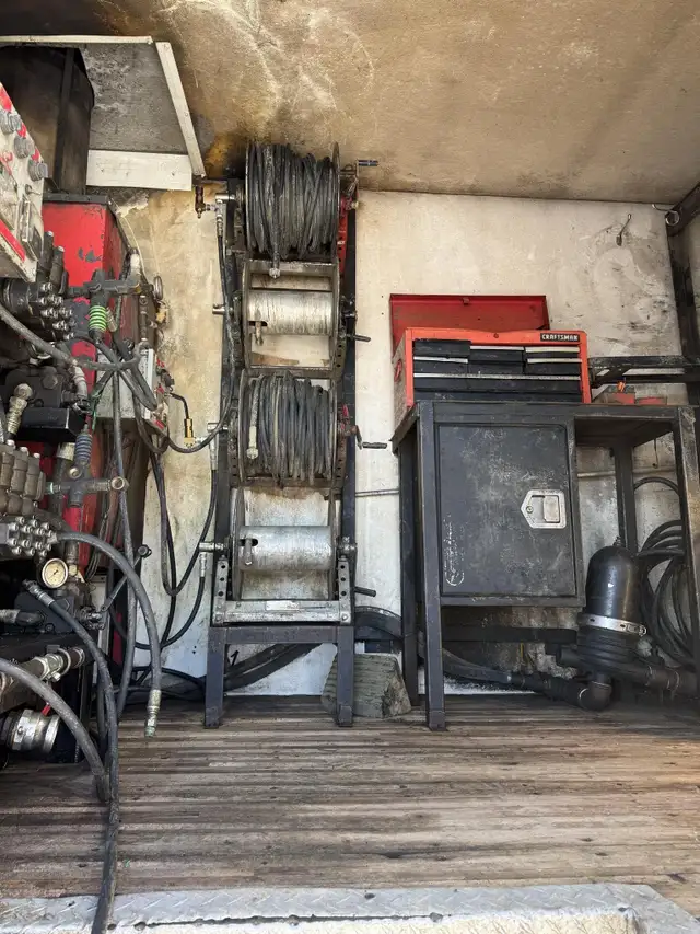 2005 PETERBILT 335 in Heavy Trucks in Saskatoon - Image 25