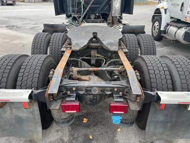 2019 International RH613 6X4 Daycab, Used Day Cab Tractor in Heavy Trucks in Delta/Surrey/Langley - Image 7