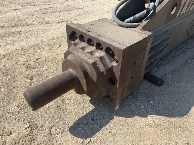 TERMINATOR TX750 75,000 ft-lb QUARRY-DEMOLITION HAMMER/BREAKER in Heavy Equipment in City of Toronto - Image 4