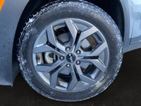This Kia Seltos has a strong Regular Unleaded I-4 2.0 L/122 engine powering this Variable transmissi... (image 6)