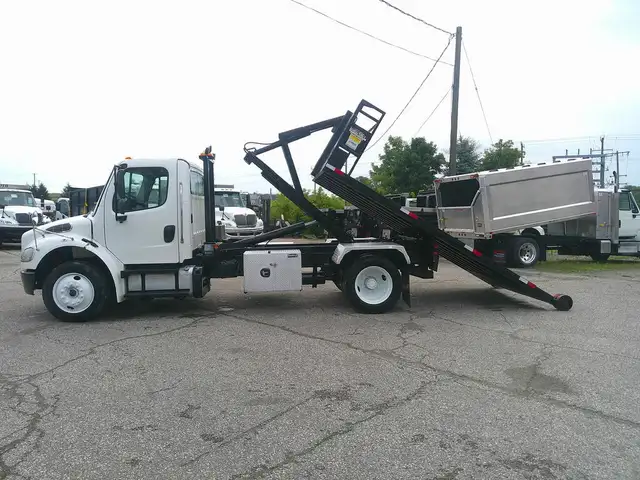 2017 Freightliner M2 in Heavy Trucks in Hamilton - Image 6