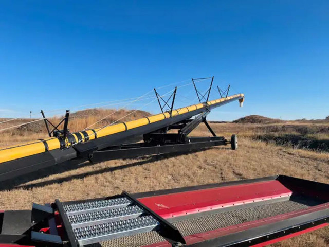 2020 22X120 ConveyALL Conveyor with 2021 Televayor in Farming Equipment in Swift Current - Image 2