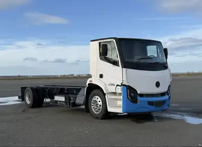 2022 Lion Electric Lion6 Air Brakes 3494kms 11,793kg/26,000lbs GVWR 12,500lb front 21,000lb rear Web...