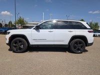 The New 2025 Jeep Grand Cherokee Limited delivers a perfect balance of refined luxury and capable pe... (image 2)