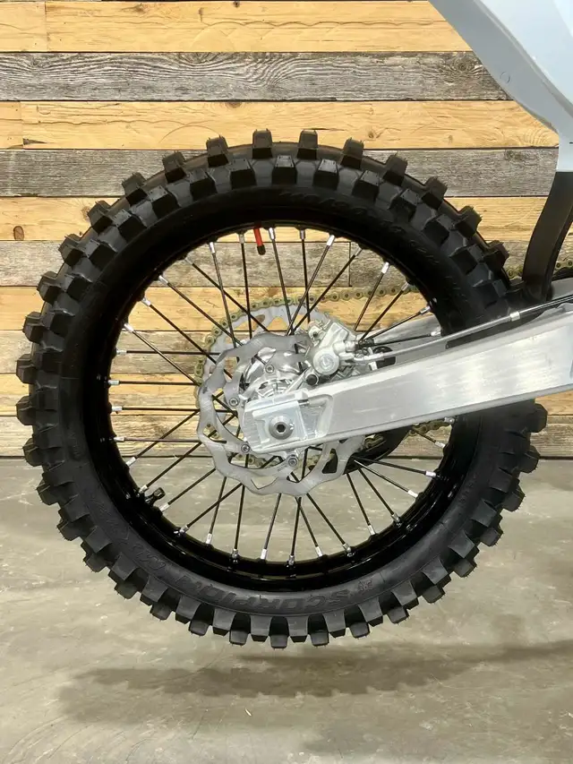 2025 STARK FUTURE VARG 1.2 MX-MOTOCROSS + NEUF 0 HR + GARANTIE 2 in Dirt Bikes & Motocross in Laval / North Shore - Image 23