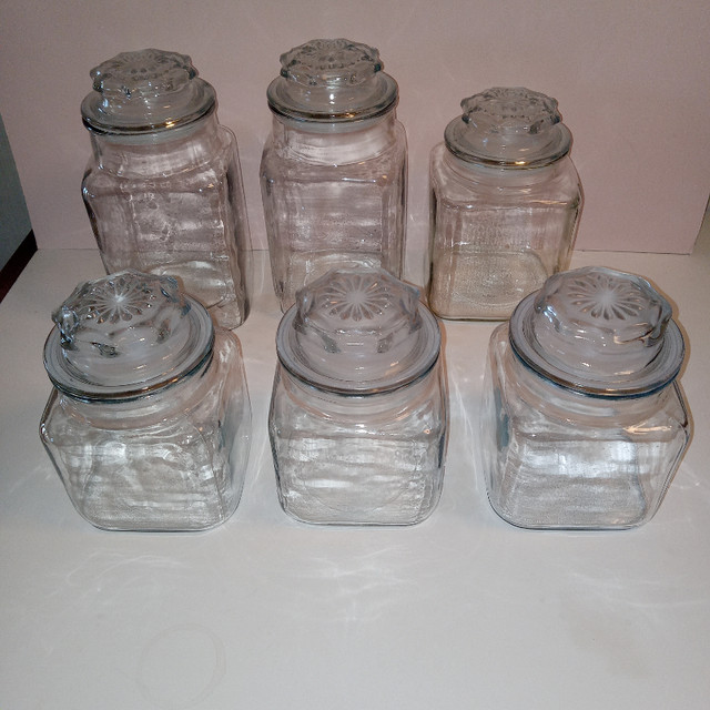 Set of 5 glass canisters with airtight seals in Kitchen & Dining Wares in Belleville - Image 3