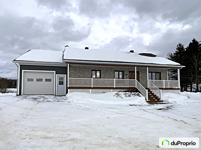 450 000$ - Bungalow à vendre à Pohénégamook dans Maisons à vendre  à Rimouski / Bas-St-Laurent