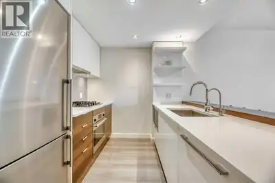 1 Bed | 1 Bath | River Views | Downtown LivingLive in the heart of downtown Calgary in this stylish...