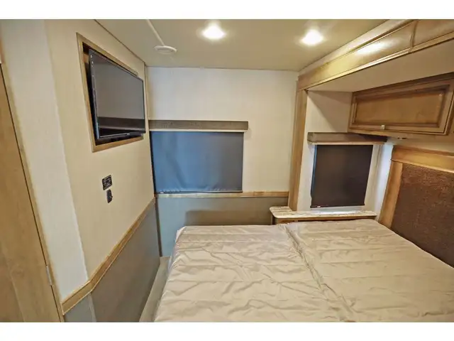 2020 Holiday Rambler Admiral 28A 2 extension Classe A 2020 in RVs & Motorhomes in Laval / North Shore - Image 17