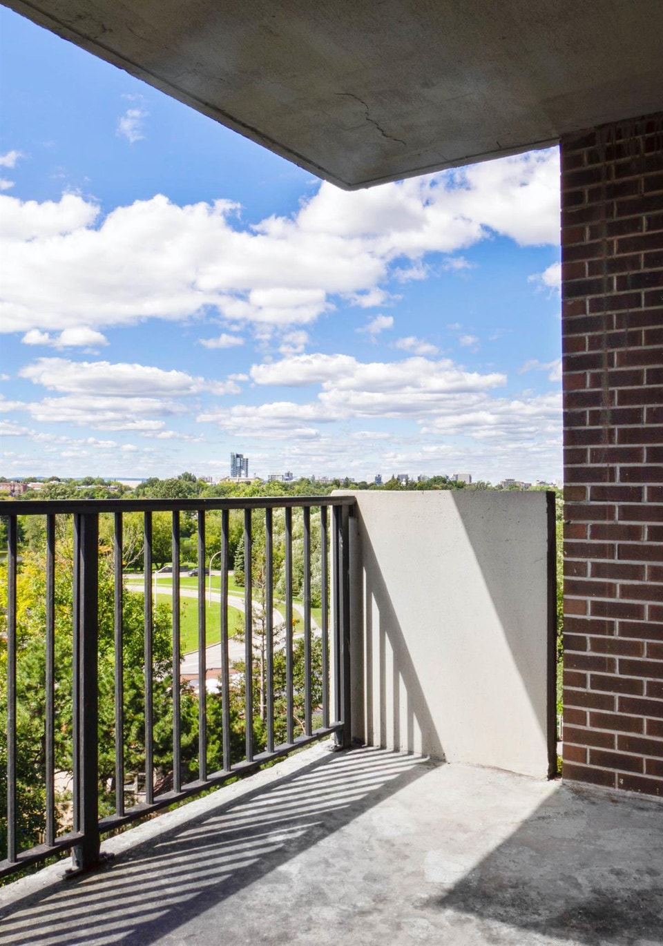 2 Bedroom on Riverside for November - Starting at $1,799 4