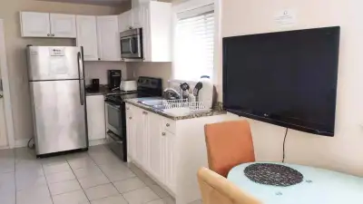 * Private entry, 2 bedroom, 2 bathroom, full kitchen. 2 bedrooms on the 2nd floor, kitchen and livin...