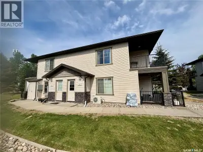 Charming and welcoming two-bedroom, one-bath upper corner condo located in the sought-after Lakeridg...
