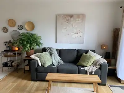 3 1/2 NOVEMBRE !!! Beau logement avec plancher de béton léger, entrée laveuse-sécheuse. Non-chauffé...