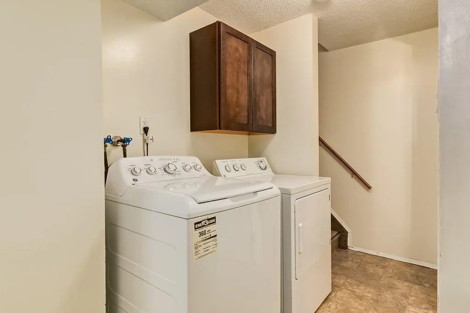 Townhomes with In Suite Laundry - Copperfield Cove - House for R 3